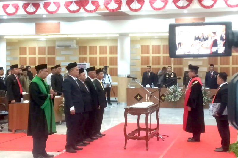 Prosesi pengucapan sumpah janji pelantikan sebagai Pimpinan DPRD periode 2024-2029