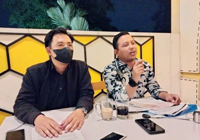 Kuasa Hukum PT NCI, Ahmad Imam Santoso didampingi asistennya