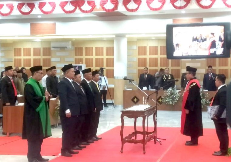 Prosesi pengucapan sumpah janji pelantikan sebagai Pimpinan DPRD periode 2024-2029